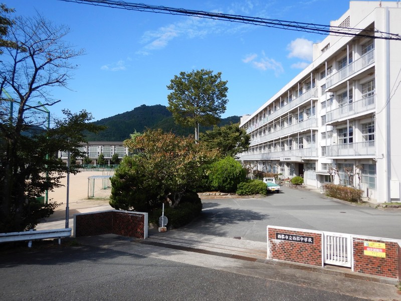 中学校　西脇市立西脇中学校（中学校）まで992m