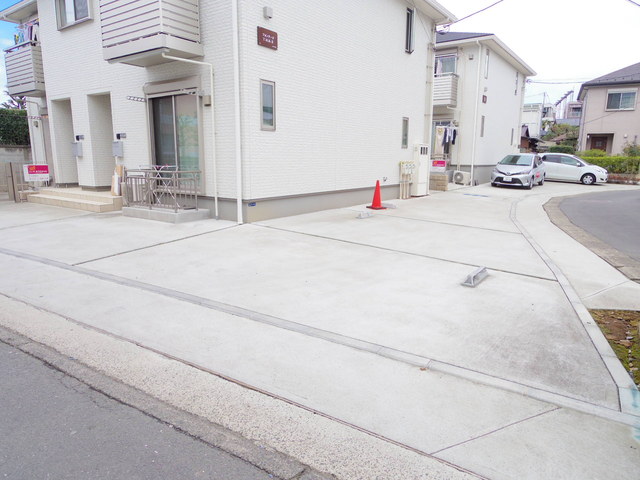 駐車場　敷地内駐車場　契約必須