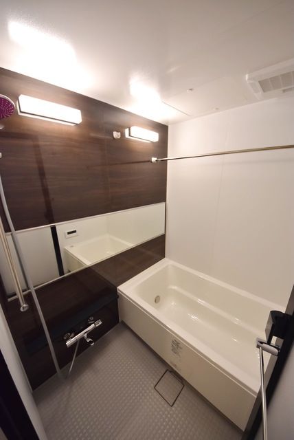 バス・シャワールーム　※別部屋の参考写真です。