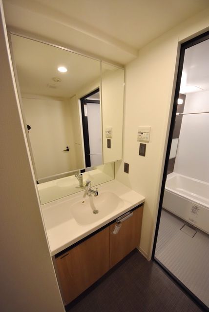 洗面設備　※別部屋の参考写真です。