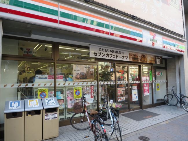 コンビニ　セブンイレブン麻布十番駅前店（コンビニ）まで82m