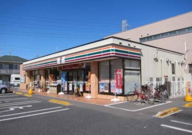コンビニ　セブンイレブン（コンビニ）まで819m