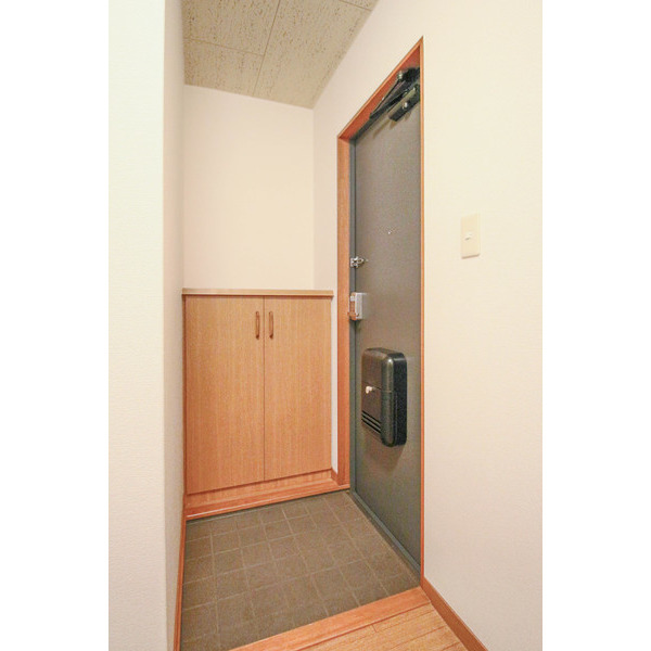 玄関　同じ建物の別なお部屋