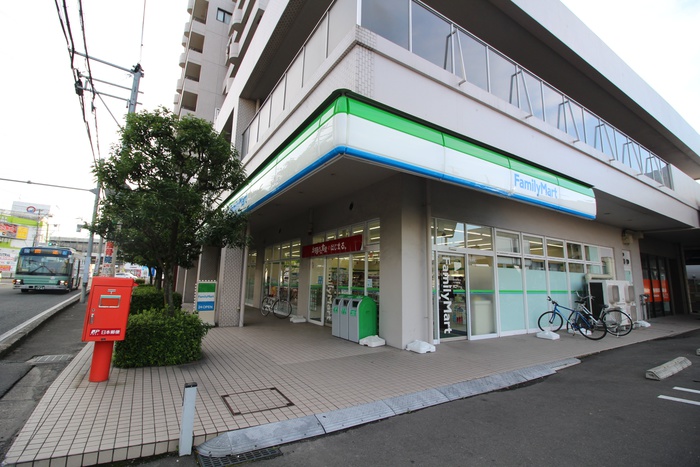 コンビニ　ファミリーマート八乙女中央店（コンビニ）まで600m