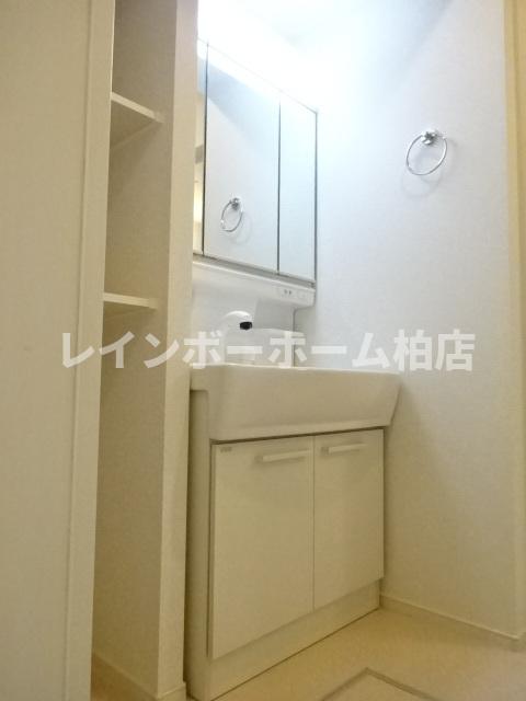 洗面設備　スペースが確保できる洗面所です