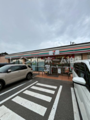 コンビニ　セブン　流山三輪野山四丁目店（コンビニ）まで1095m