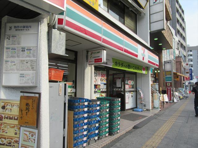 コンビニ　セブンイレブン（コンビニ）まで449m