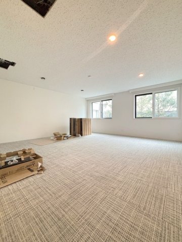 ロビー　1階には21帖の防音室があります（※写真は建築中のものとなり