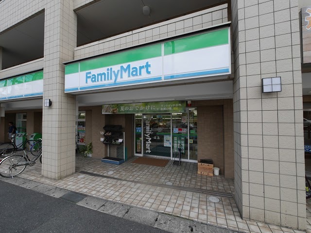 コンビニ　ファミリーマート戸塚矢沢店（コンビニ）まで646m
