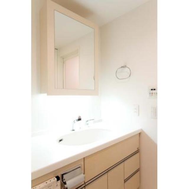 洗面設備　※写真は同タイプ住戸です。