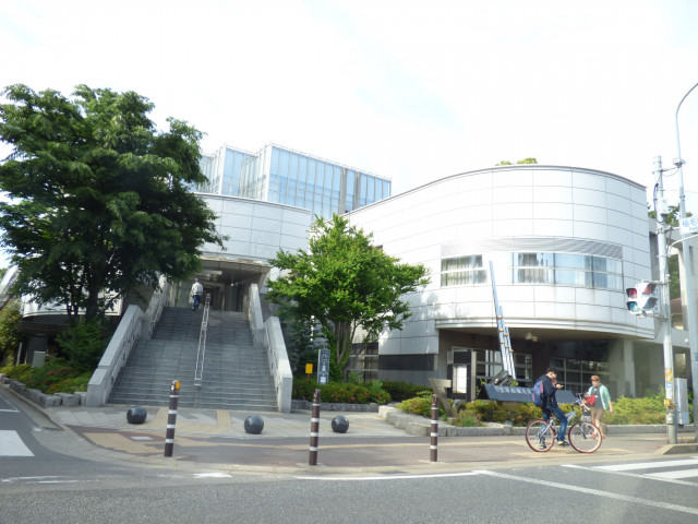 図書館　千葉市稲毛図書館（図書館）まで450m