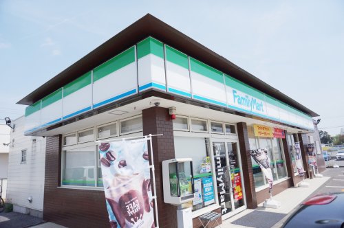 コンビニ　ファミリーマート　宇都宮江曽島店（コンビニ）まで874m