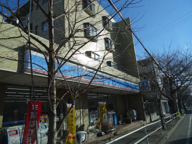 コンビニ　ローソン（コンビニ）まで620m