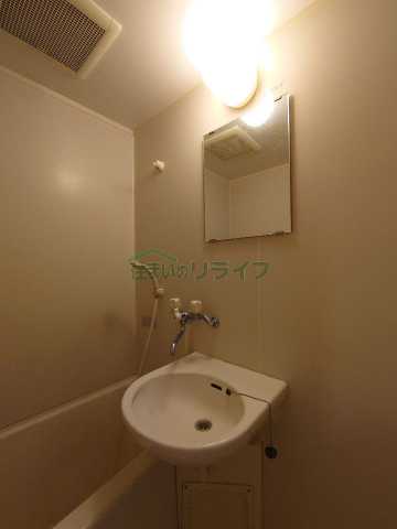 洗面設備　別部屋の参考写真となります。
