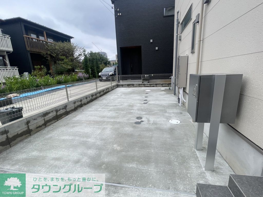 駐車場　庭