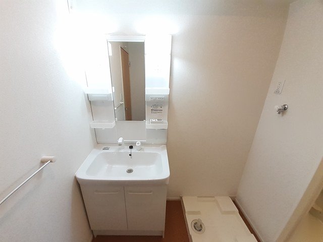 洗面設備　ゆったりとスペースのある洗面所