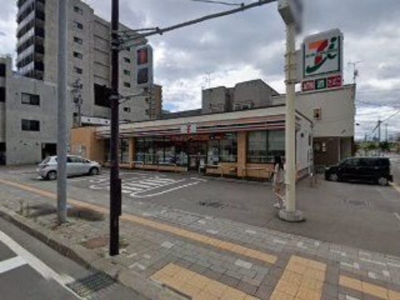 コンビニ　セブンイレブン札幌北23条店（コンビニ）まで207m