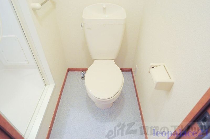 レオパレスKHMのトイレ写真