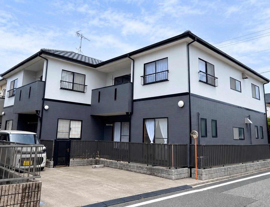 駐車場　若葉と陽だまりに彩られる、家族の新しい暮らし。