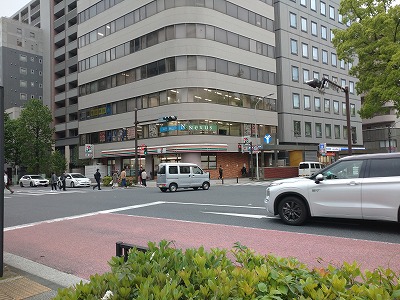 コンビニ　セブンイレブン伊勢佐木長者町駅前店（コンビニ）まで145m