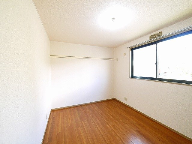 近鉄奈良線 近鉄奈良駅 バス乗車時間：12分 最寄りバス停で下車 徒歩2分 2階建 築30年の内装写真