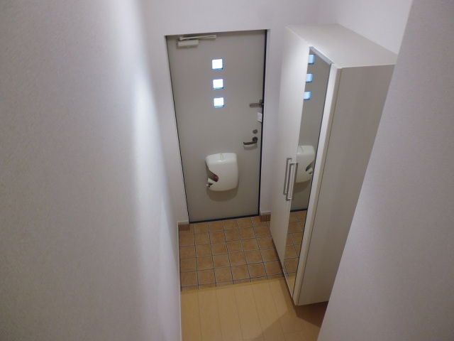 京阪本線 大和田駅 徒歩12分 2階建 築13年の玄関写真