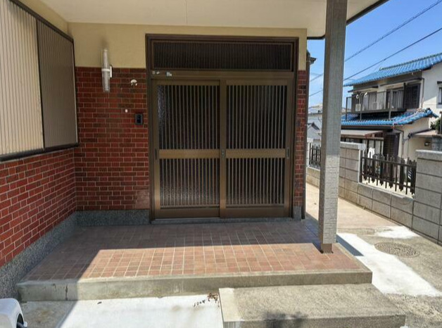 ＪＲ筑豊本線 若松駅 徒歩20分 2階建 築47年の玄関写真