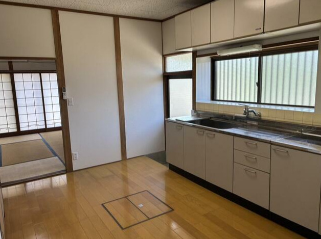 ＪＲ筑豊本線 若松駅 徒歩20分 2階建 築47年の居間写真