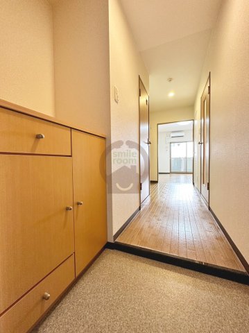 地下鉄四つ橋線 本町駅 徒歩10分 8階建 築22年の玄関写真
