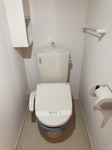 トイレ　※同タイプの別の部屋の写真です。