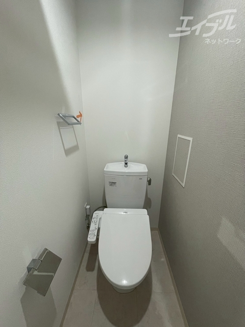 地下鉄御堂筋線 東三国駅 徒歩3分 10階建 築3年のトイレ写真
