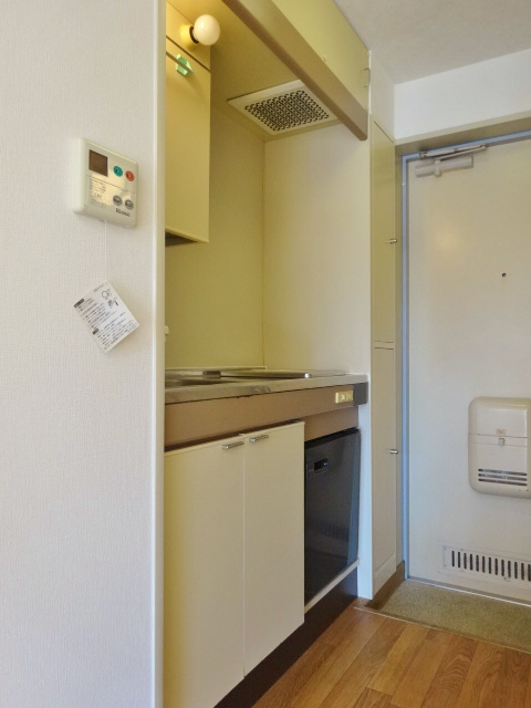 キッチン　参考写真（同建物別部屋のものです）