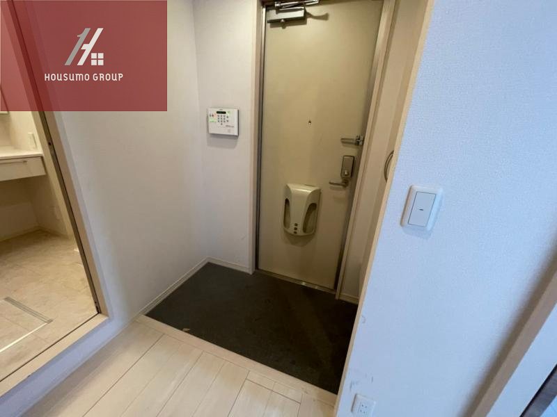 玄関　同施工会社・同型モデルの室内です。（参考写真・イメージ写真）