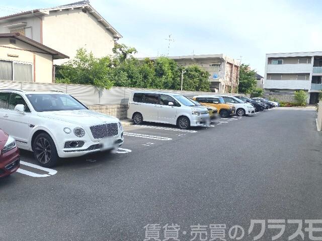 駐車場　敷地内駐車場
