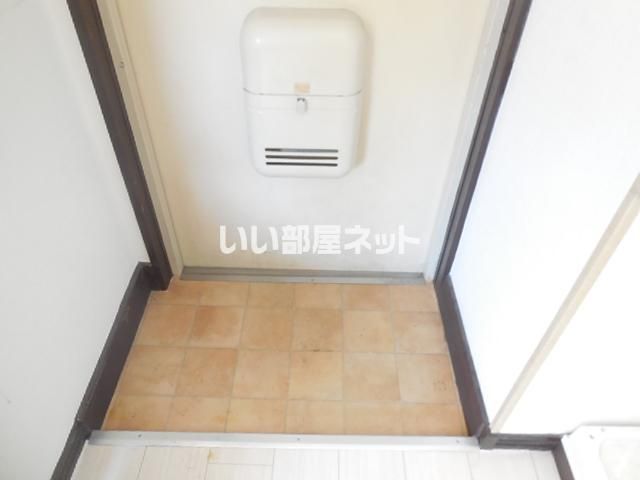 地下鉄御堂筋線 なかもず駅 徒歩6分 3階建 築37年の玄関写真