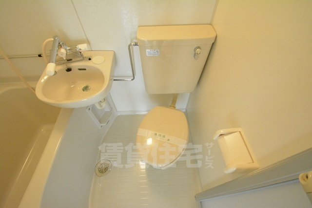 地下鉄四つ橋線 玉出駅 徒歩2分 5階建 築33年のトイレ写真