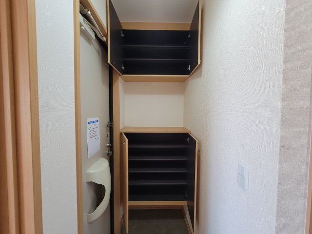 クルール Aの玄関写真
