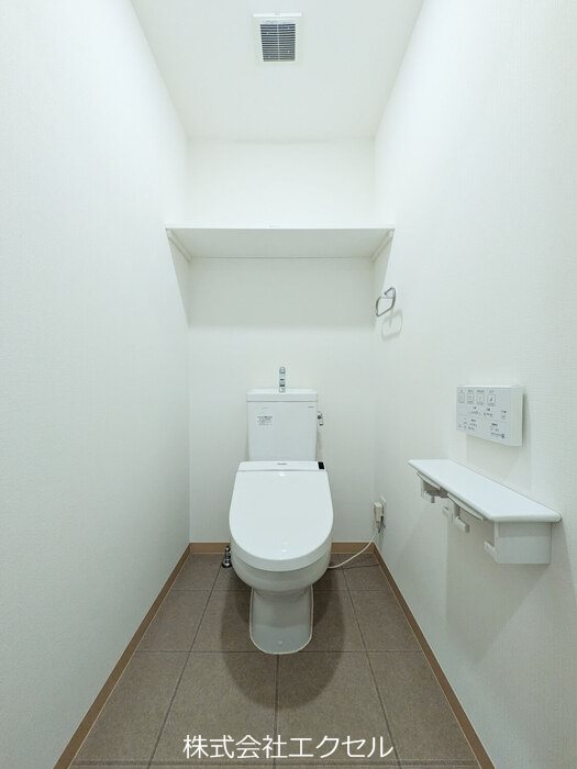 トイレ　同建物別室の写真です。