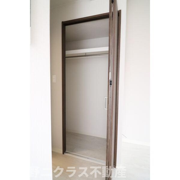 収納　内装は別部屋の参考写真です。