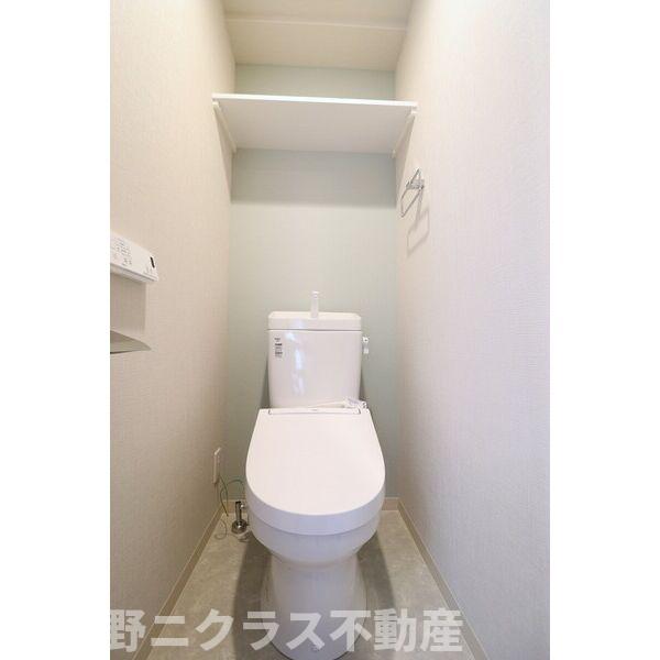 トイレ　内装は別部屋の参考写真です。