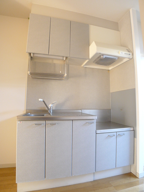 キッチン　写真は別部屋のため、現況と異なる場合があります。