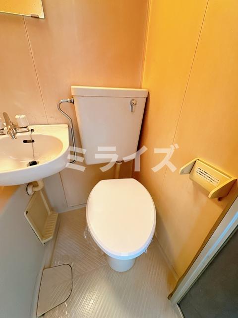 ＪＲ東海道本線 吹田駅 徒歩8分 3階建 築36年のトイレ写真