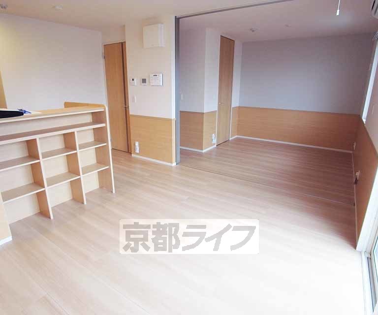 ＪＲ山陰本線 太秦駅 徒歩15分 3階建 築11年の居間写真
