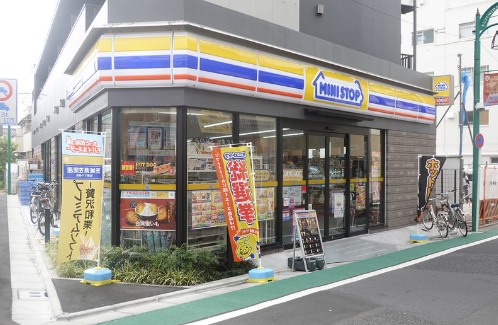 コンビニ　ミニストップ 練馬富士見台2丁目店（コンビニ）まで652m