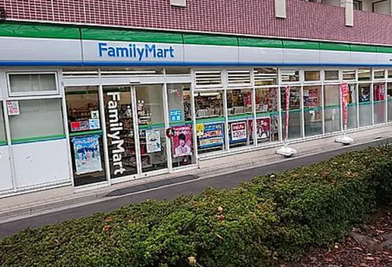 コンビニ　ファミリーマート 中村橋駅西店（コンビニ）まで649m