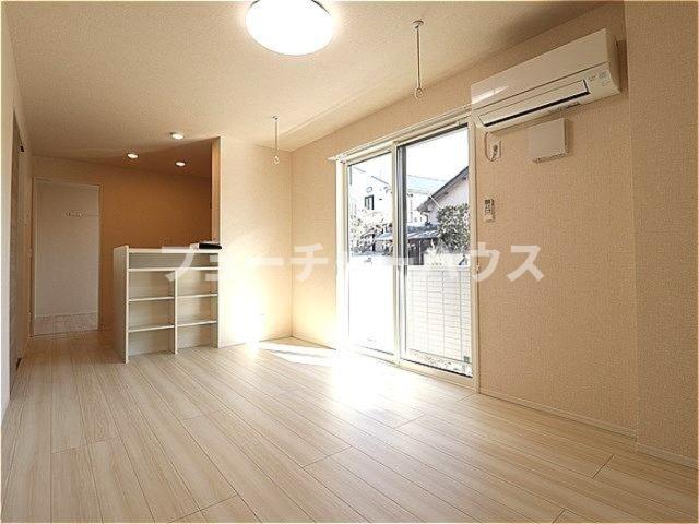 フォレスト新原の居間写真