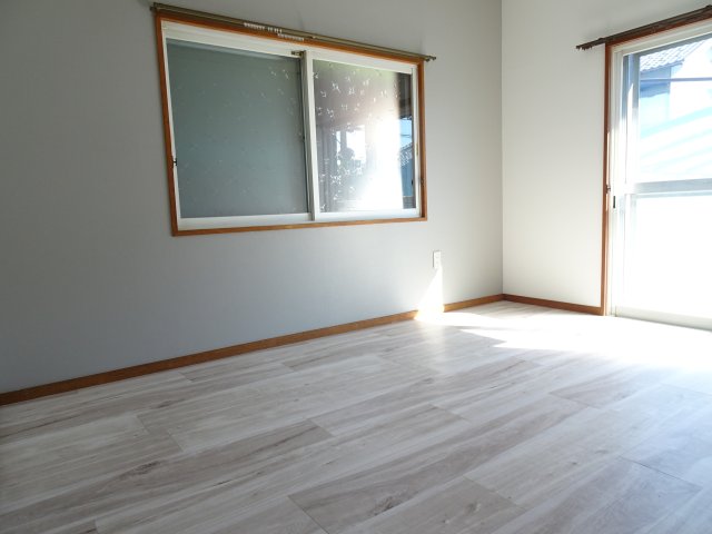 大垣市三津屋町戸建の居間写真