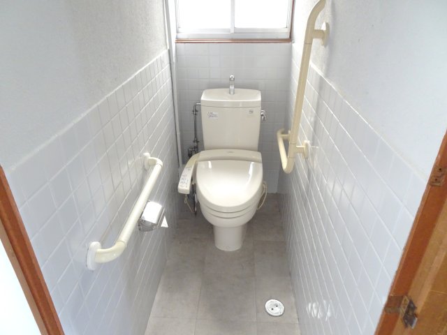 大垣市三津屋町戸建のトイレ写真