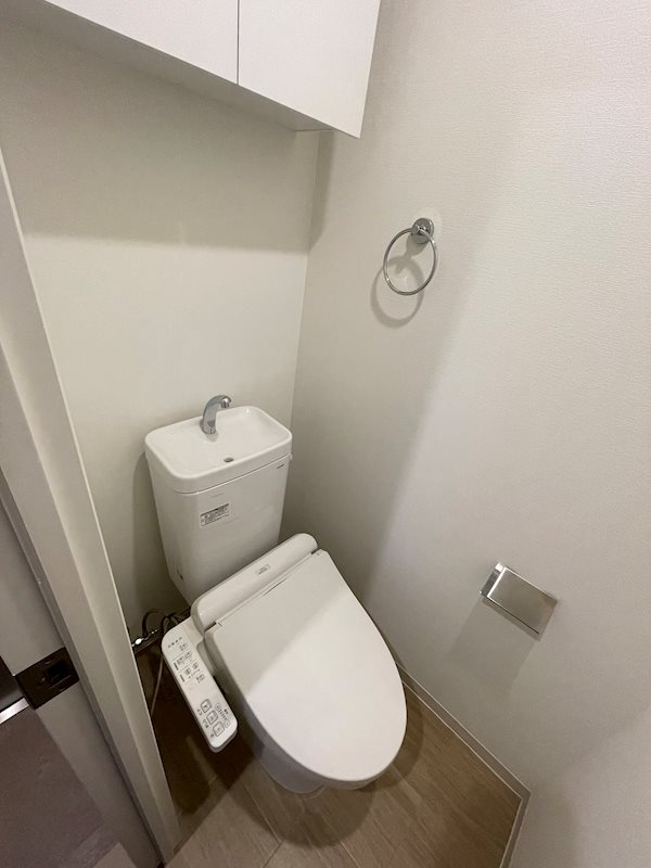 トイレ　機能的で快適な温水洗浄便座