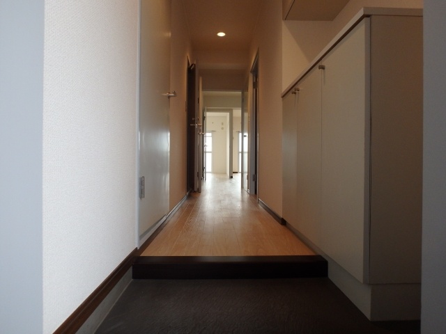 玄関　他のお部屋の参考写真となります。